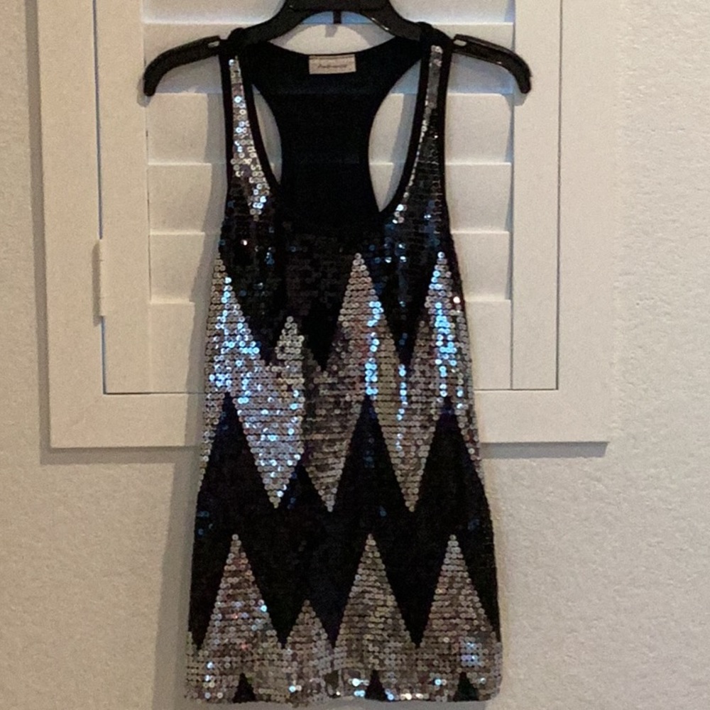 Ambiance Sleeveless holiday top with sequins, Size Large, good condition.
